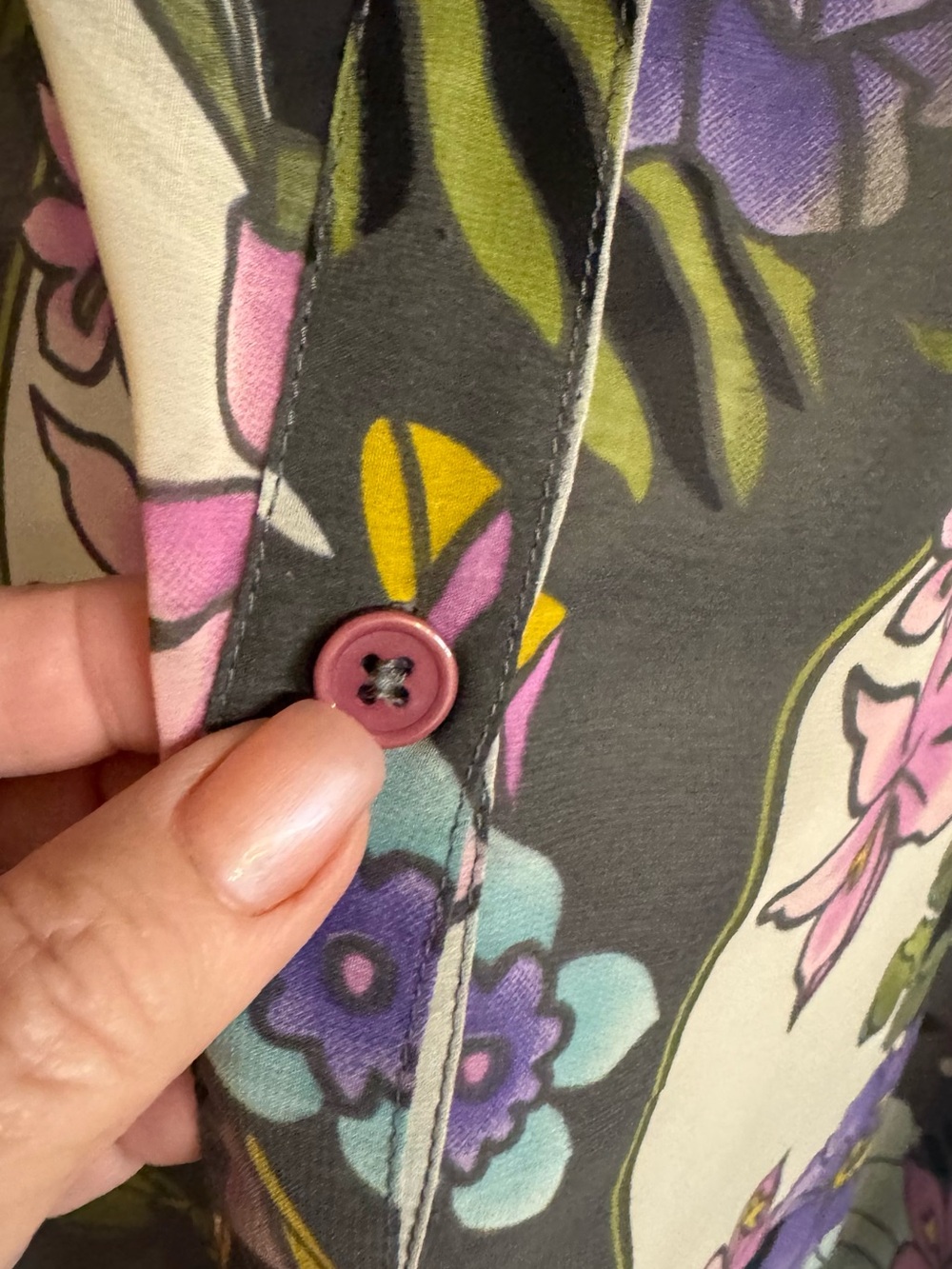 BEAUTIFUL Floral Button-Down Blouse in Black, Purple, Yellow, Pink PLUS 22 #11 - Picture 7 of 9